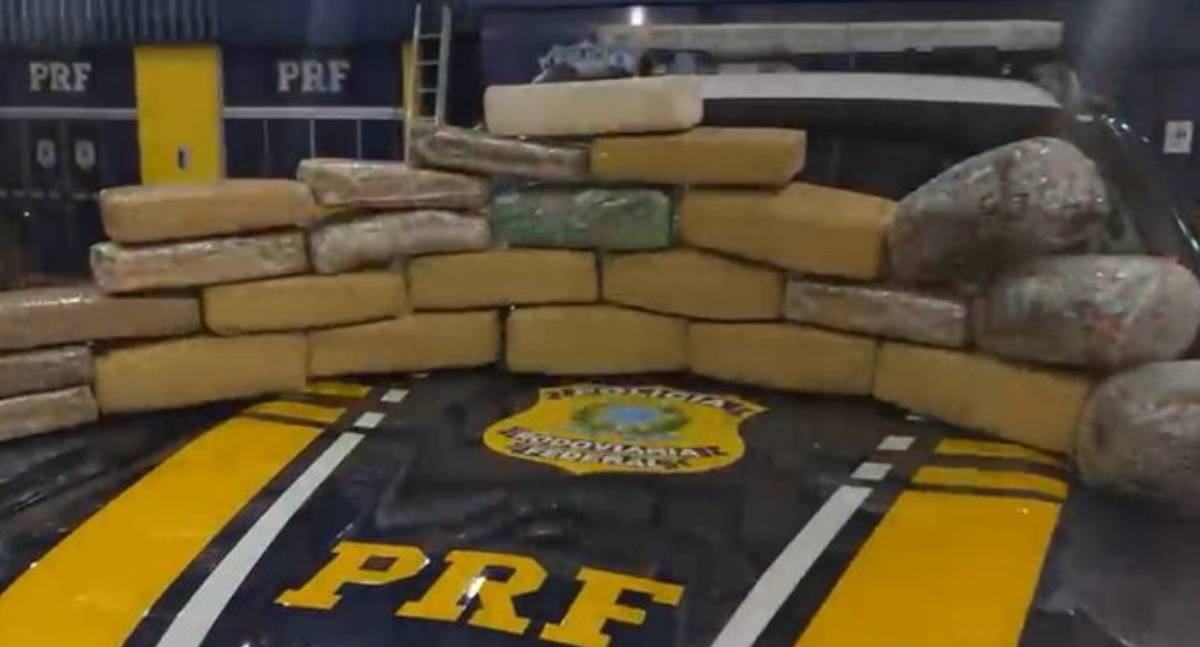 PRF apreende quase 25 kg de skunk com motoristas em Vilhena