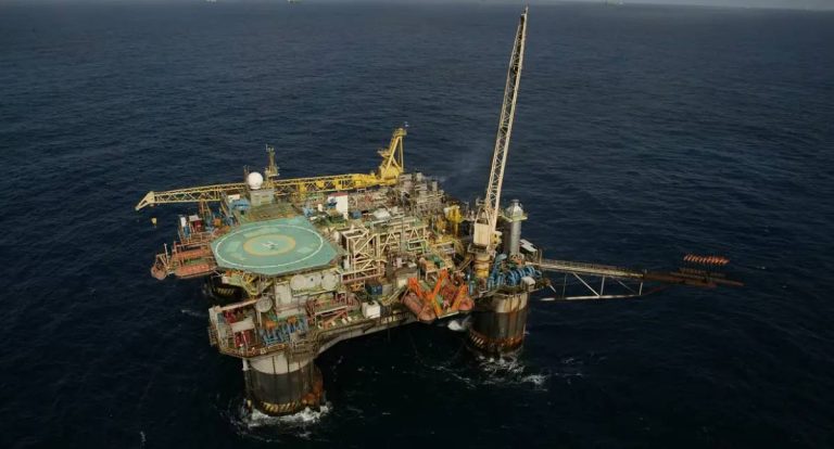 Produção de petróleo e gás no Brasil cresce em 2025 e atinge nível histórico