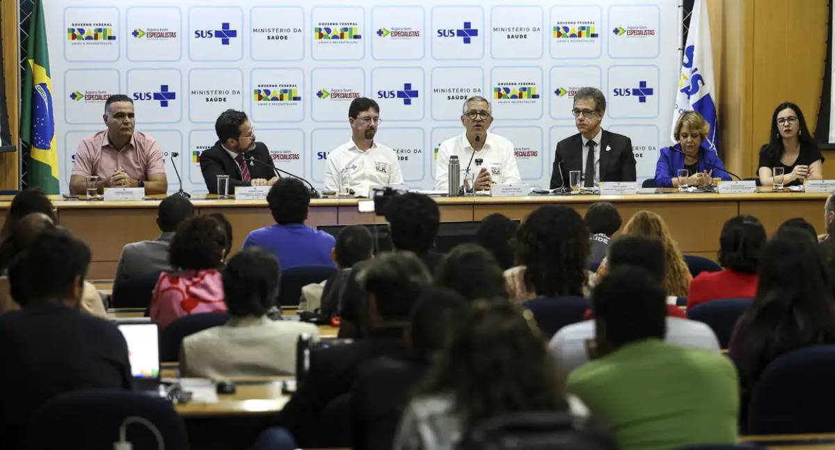 Saúde abre 3 mil vagas de residência médica e amplia contratação de especialistas