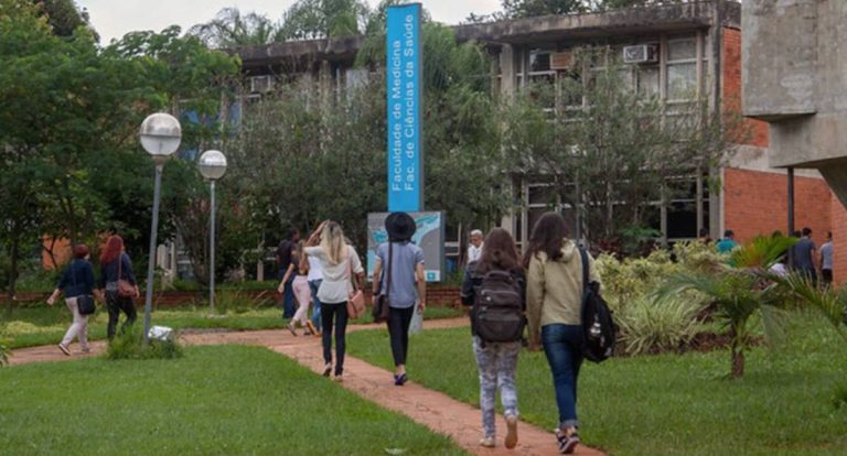 Senado analisa criação de exame de proficiência para médicos