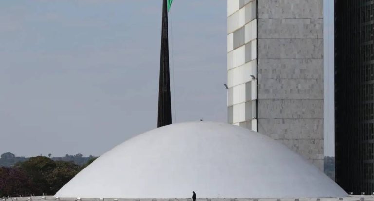 Senado aprova vulnerabilidade absoluta para menor de 14 anos