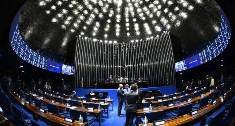 Senado endurece regras para condenados por morte de policiais