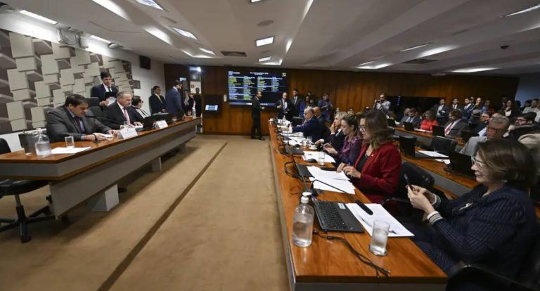 Senadores cobram CVM por suposta omissão em fraude do Banco Master
