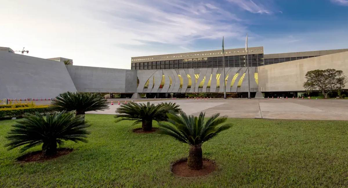 STJ condena conselheiro do TCE-RJ a 13 anos de prisão