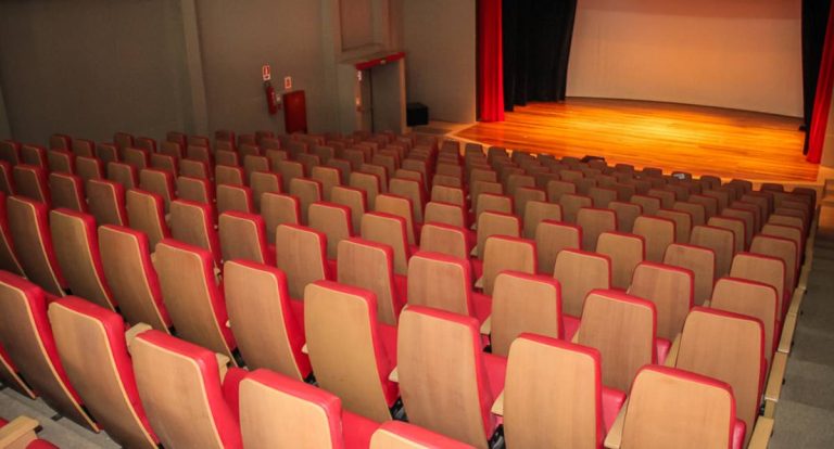 Teatro Guaporé deve retornar à administração da Funcer, defende Cláudia de Jesus