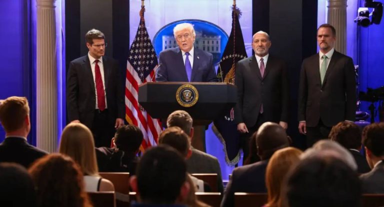 Trump estabelece nova tarifa global de 10% por 150 dias