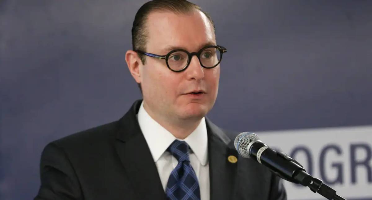 Zanin autoriza empresária a ficar em silêncio na CPMI do INSS