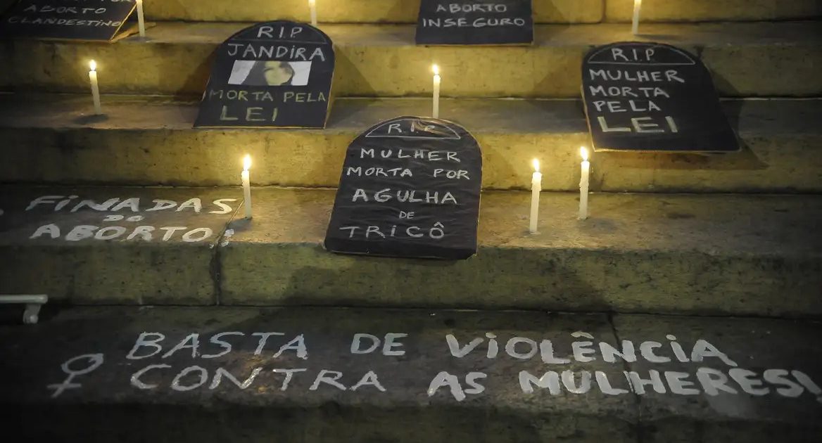 Atos-do-8-de-março-ocupam-ruas-pelo-Brasil-contra-violência-e-escala-6x1