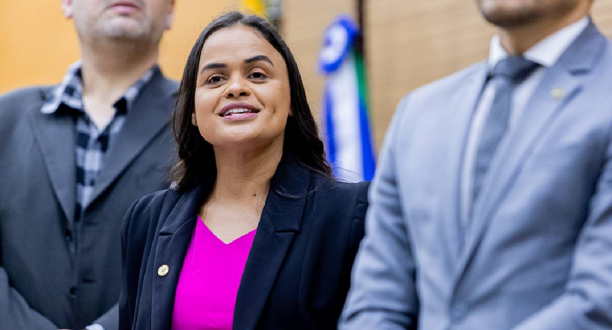 Dra. Taíssa entrega trator à bacia leiteira em RO