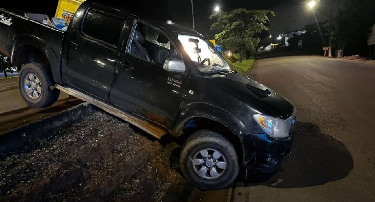 Jaru: Hilux é encontrada abandonada entre Avenida JK e BR-364