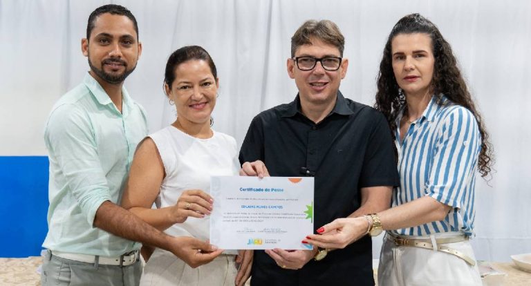 Jeverson Lima empossa diretores e vice-diretores da rede municipal de ensino em Jaru