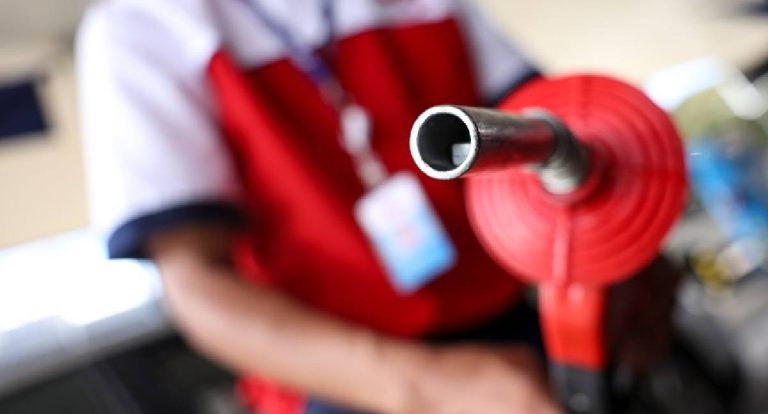 Governo Lula zera PIS/Cofins do diesel para conter alta do petróleo