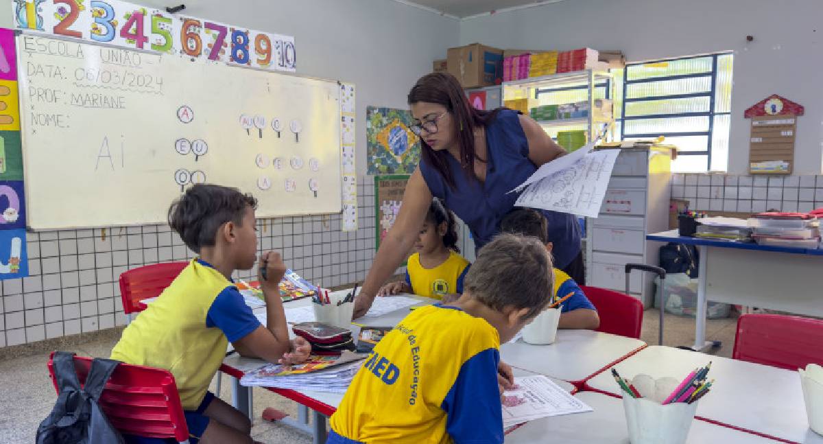 Prefeitura antecipa pagamento e reforça valorização de voluntários da educação