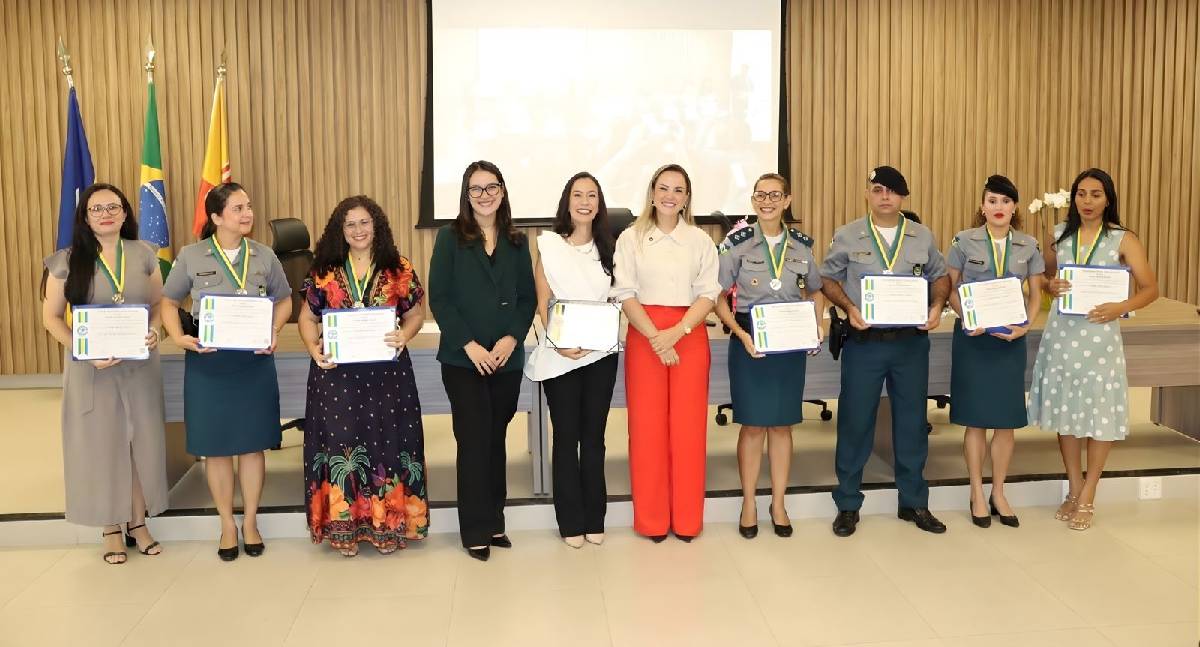 Deputada Cláudia de Jesus homenageia personalidades em sessão solene em Ji-Paraná