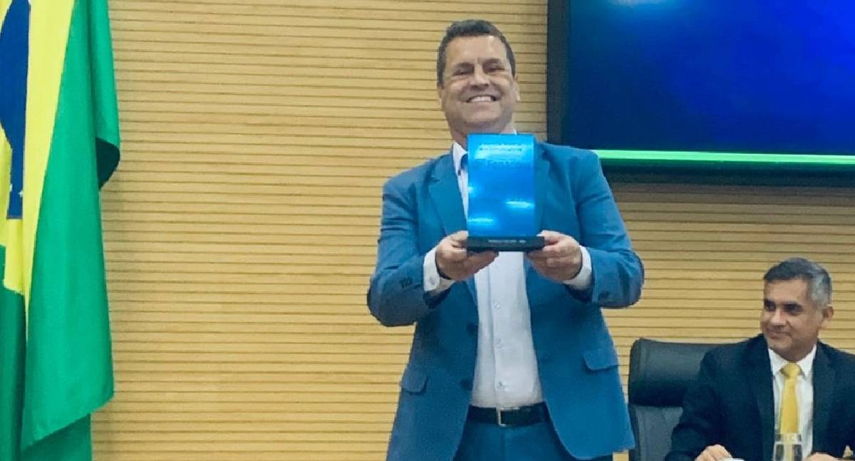Edison Rigoli: Fenacom homenageia presidente do Crea-RO