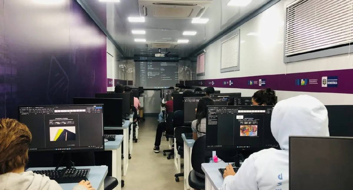 Escola Móvel: cursos de informática com inscrições abertas