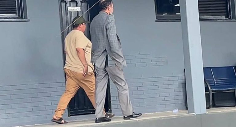 Esfaqueamento: suspeito se apresenta à polícia