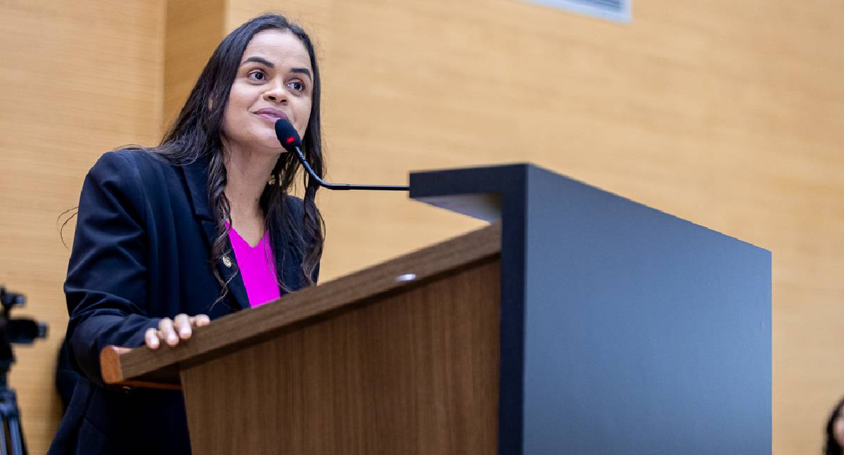 Dra. Taíssa garante trator para produtores de Nova Mamoré