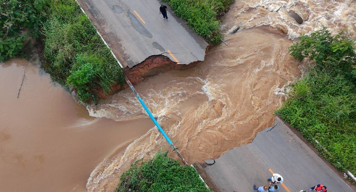 Ponte sobre o igarapé Bate Estaca entra na fase final após rompimento de estrada em Porto Velho