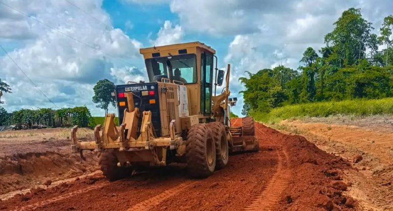 RO-458 recebe manutenção para melhorar tráfego entre Alto Paraíso e Triunfo