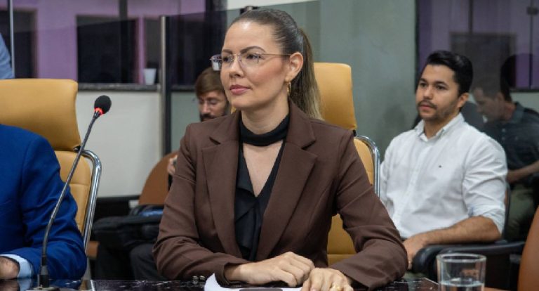 Sofia Andrade alerta para violência contra mulheres e cobra ação da Câmara