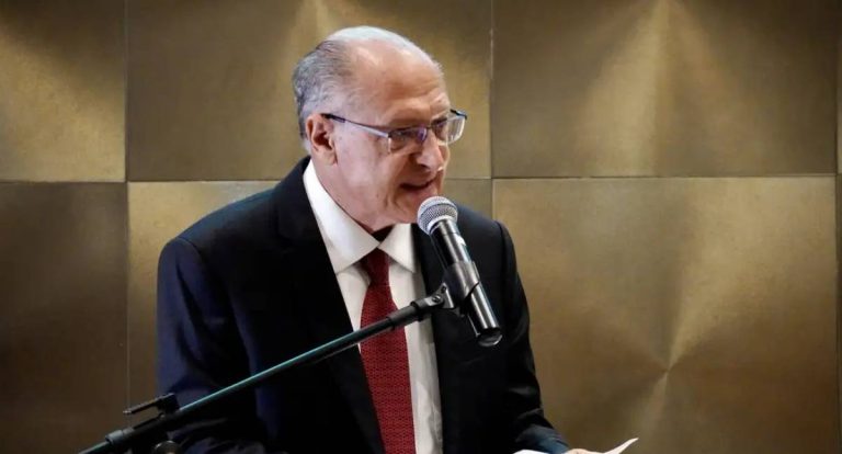 Alckmin deixará Ministério da Indústria em abril para disputar eleições de 2026