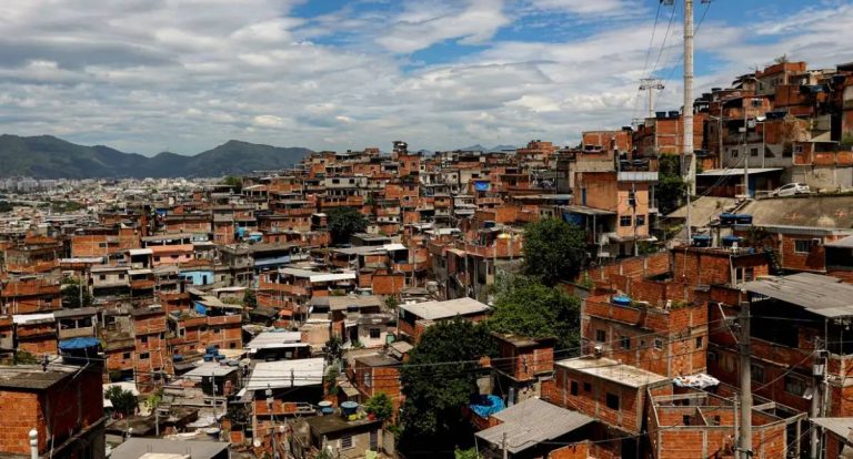 Área ocupada por favelas quase triplicou no Brasil em quatro décadas
