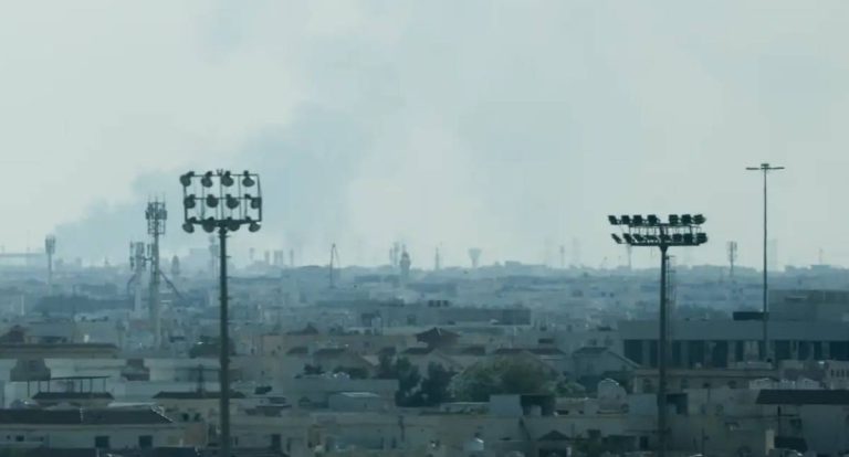 Ataques iranianos a centros de energia no Golfo fazem preço do petróleo disparar