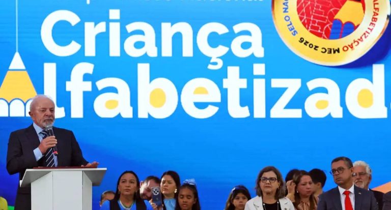 Brasil supera meta com 66% das crianças alfabetizadas na idade certa