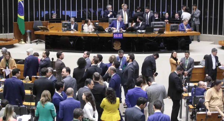 Câmara aprova criação de "lista suja" do racismo para clubes esportivos