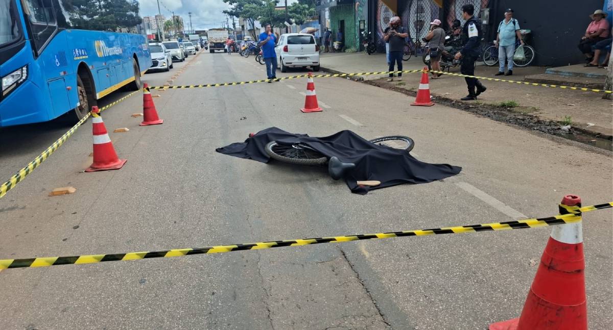 Ciclista morre após ser atropelado por caminhão caçamba na Avenida Jatuarana, em Porto Velho