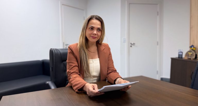 Cláudia de Jesus defende sistema integrado e fiscalização de medicamentos em RO