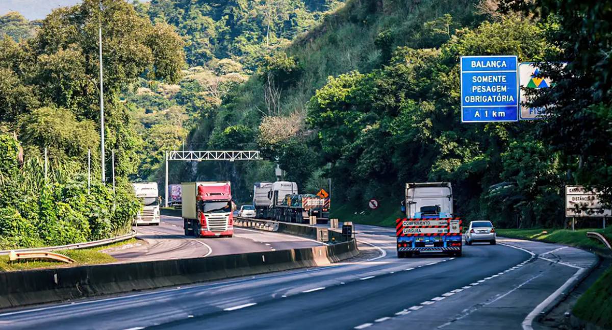 Começam a vigorar novas regras para frete no país