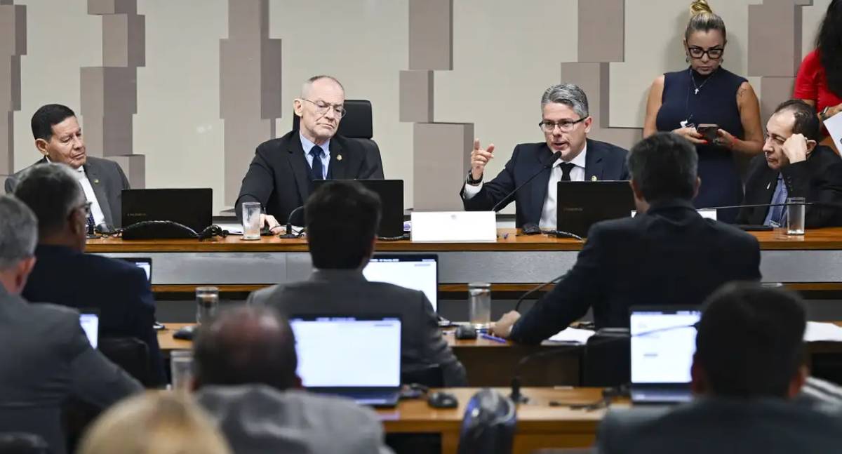 CPI do Crime aprova investigação sobre beneficiários do Banco Master e convoca ex-noiva de banqueiro