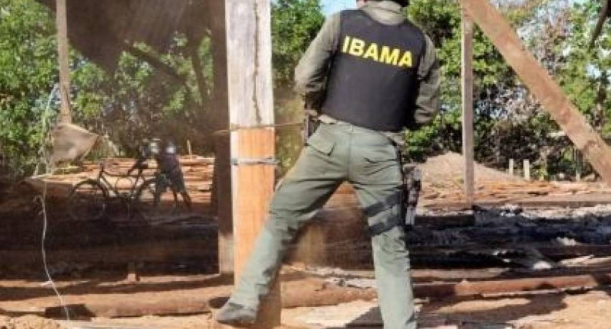 Criminosos fazem emboscada e incendeiam viatura do Ibama na BR-230