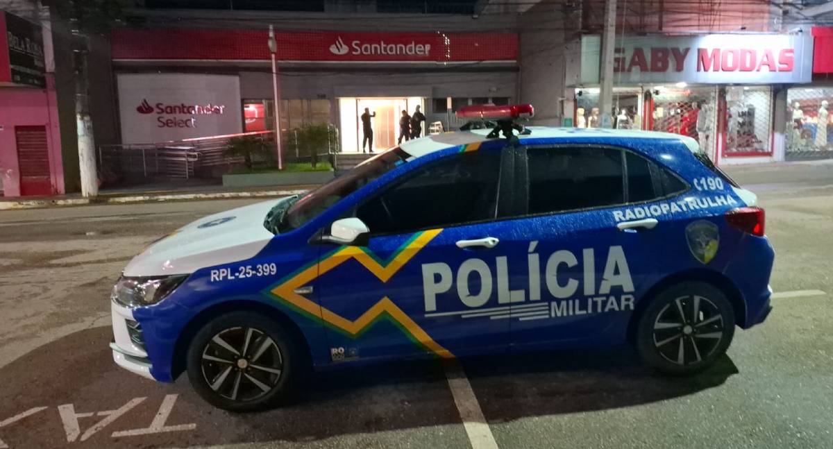 Criminosos perfuram parede de agência do Santander e furtam notebooks no Centro