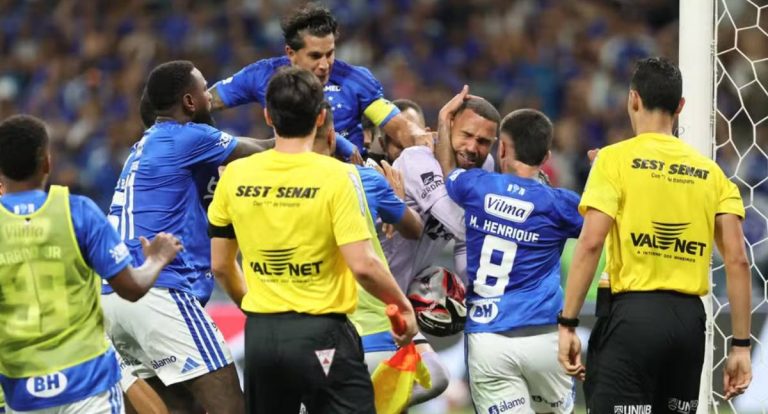 Cruzeiro x Atlético-MG: Súmula confirma 23 expulsões após "batalha campal" no Mineirão