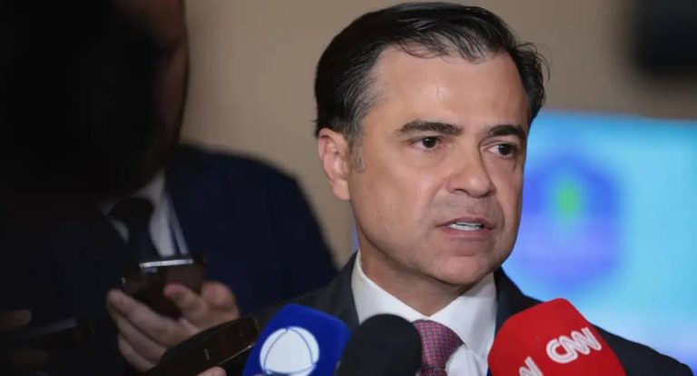 Diretor-geral da Aneel critica Enel por tentativa de suspender processo de caducidade