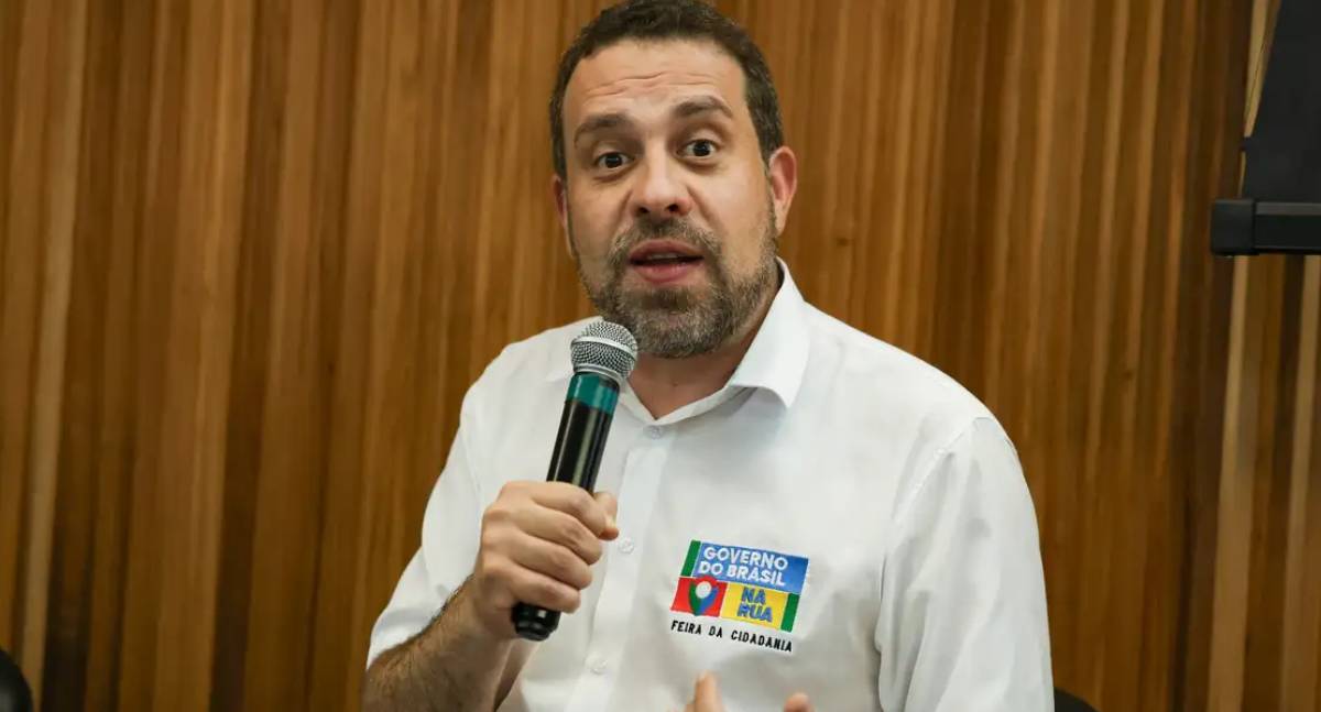 “É banditismo”, diz Boulos sobre aumento do diesel e ameaça prender donos de postos