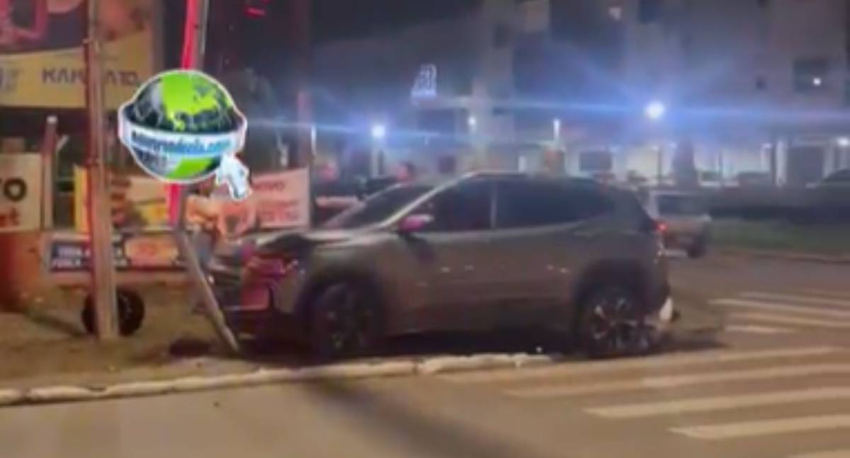 Empresária perde o controle e colide com poste na Zona Leste de Porto Velho