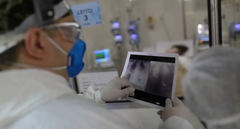 Entenda a broncopneumonia bilateral: o quadro que causou a internação de Bolsonaro