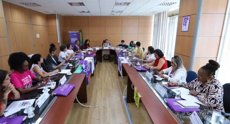 Fim da escala 6x1: Proposta promete aliviar sobrecarga e dupla jornada das mulheres