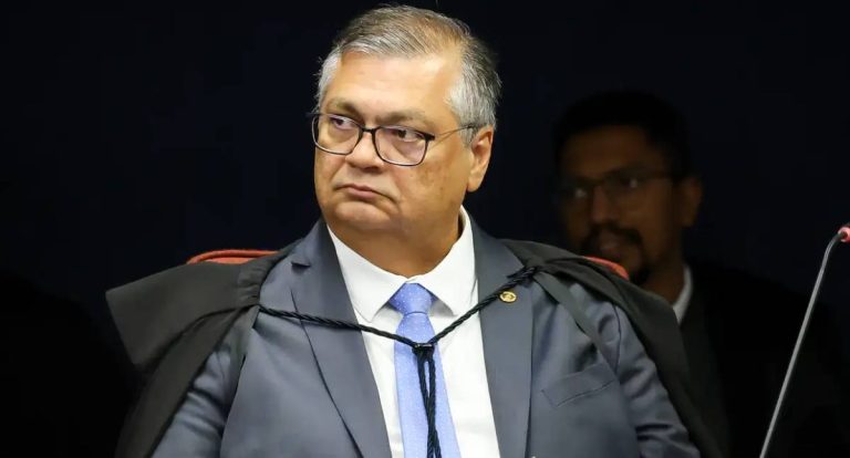 Flávio Dino proíbe saques em espécie de recursos de emendas parlamentares