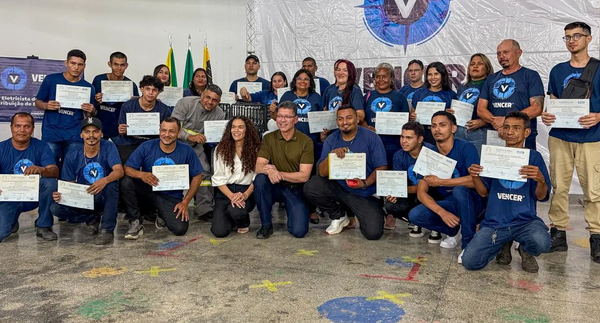 Governo de Rondônia entrega certificados e kits para 94 concluintes