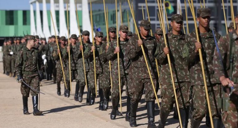 Governo fixa reserva de vagas para negros, indígenas e quilombolas na formação militar