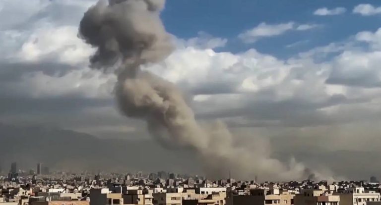 Guerra entra no 6º dia com ataques a Teerã e expansão para a Ásia e o mar