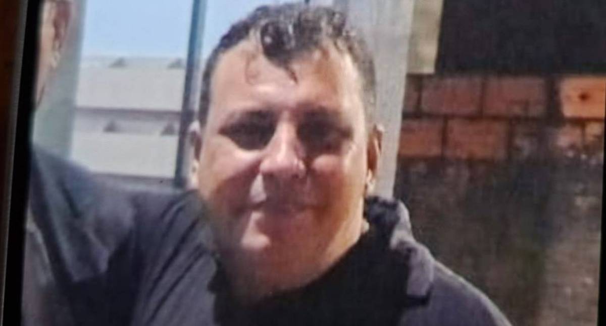 Homem esfaqueado por adolescente morre segurando a mão da esposa em RO