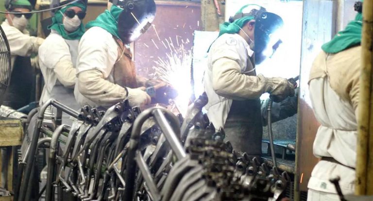 Indústria de máquinas e equipamentos inicia 2026 com queda de 17% na receita