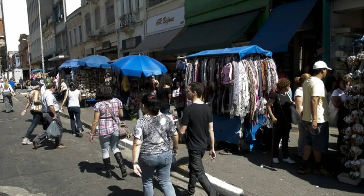 Informalidade no mercado de trabalho cai para 37,5%, o menor nível fora da pandemia