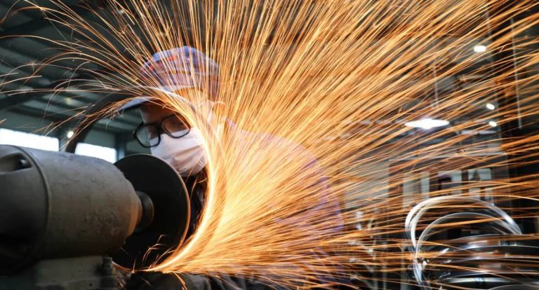 Intenção de investimento na indústria cai para 56% em 2026